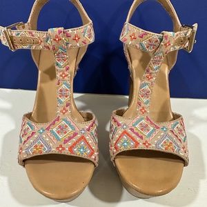 Gianni Bini wide heeled sandal